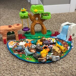 Fisher Price Little People A-Z Learning Alphabet Zoo w/26 animals and train